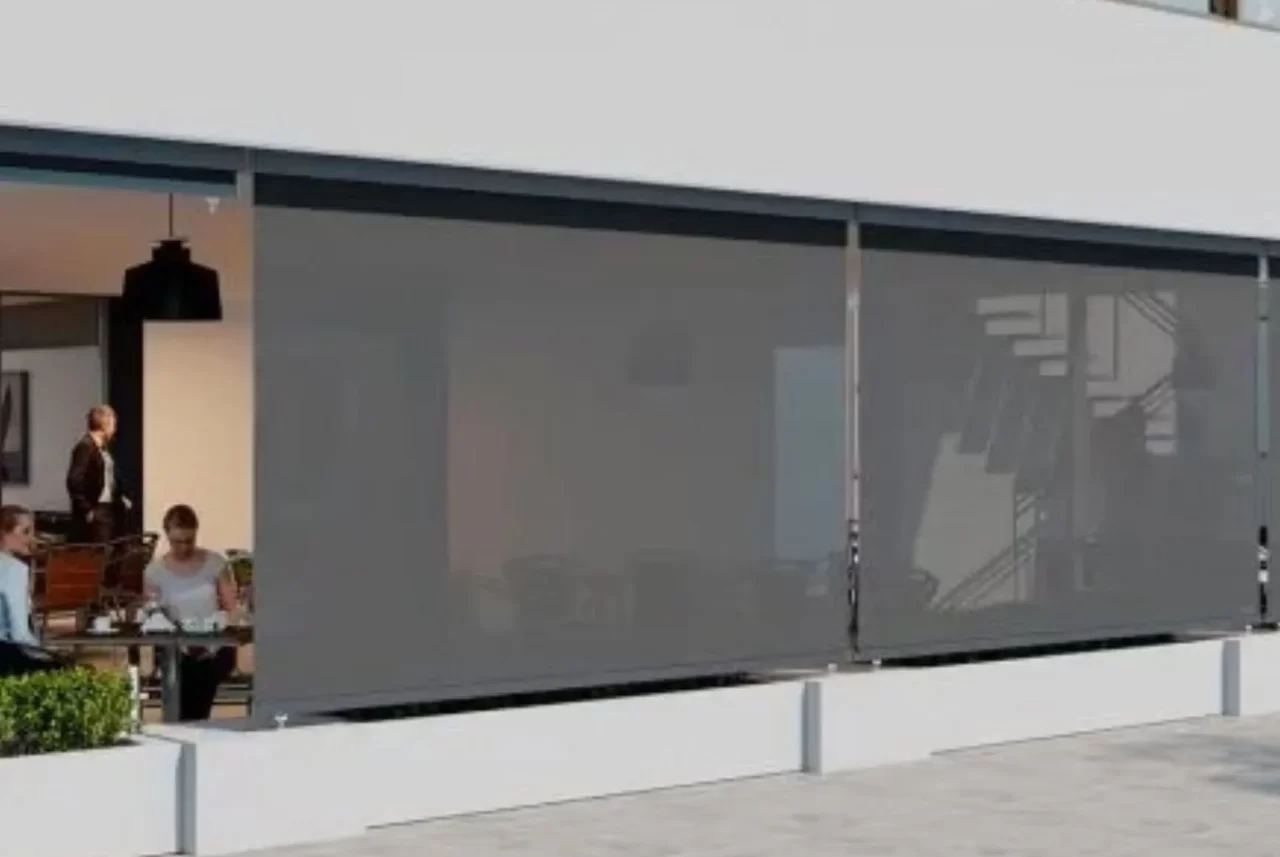 Straight drop awnings along a cafe frontage