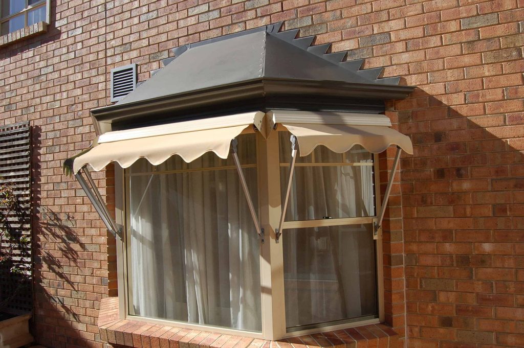 Stanbond SA - Outdoor Blinds Adelaide - Image of folding arm awnings