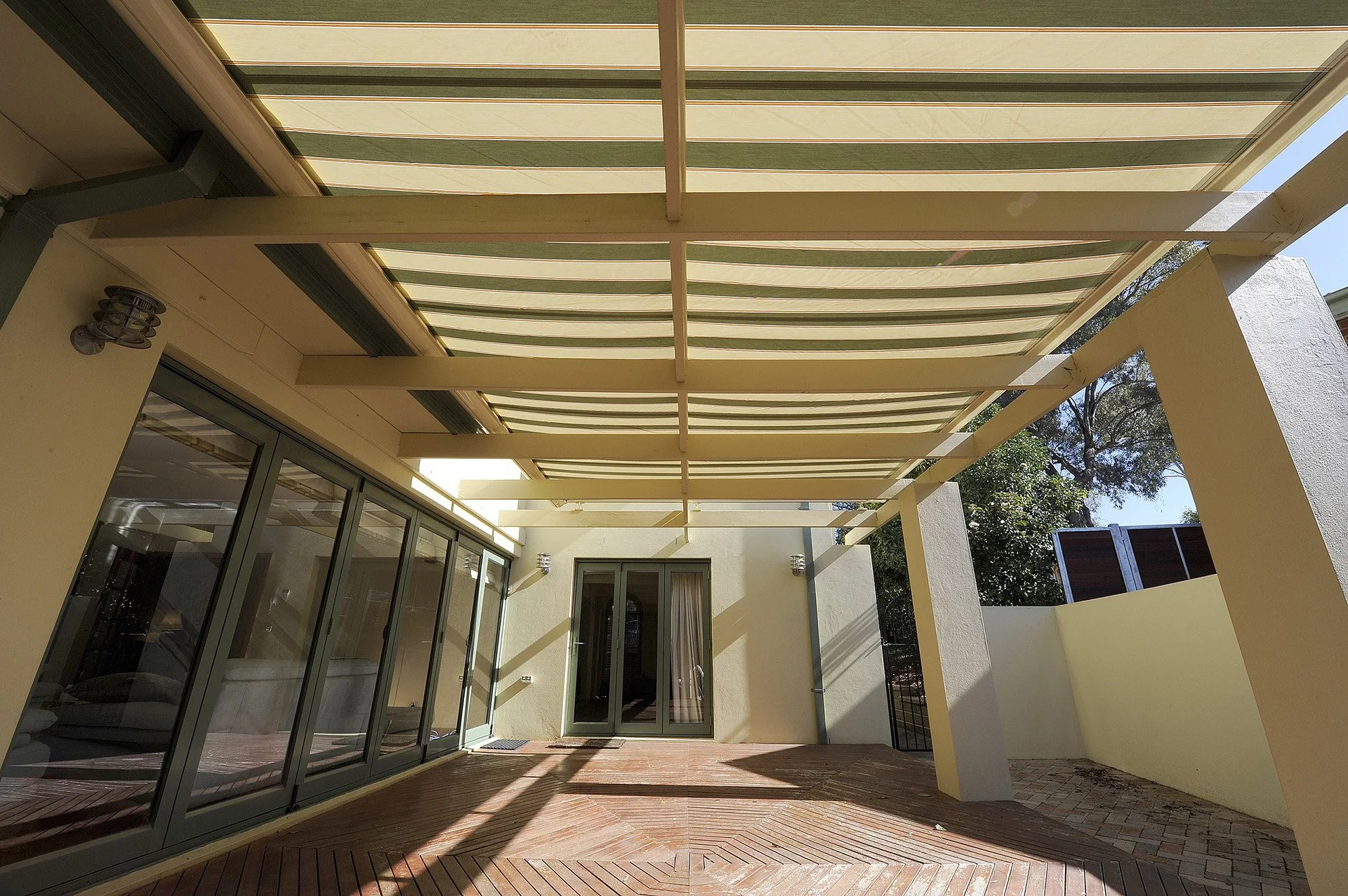 Stanbond SA - Outdoor Blinds Adelaide - Image of sundream awning