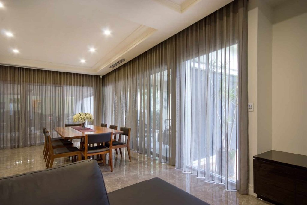 Stan Bond SA - Indoor Blinds Adelaide - Image of Modern dining space with sheer blinds