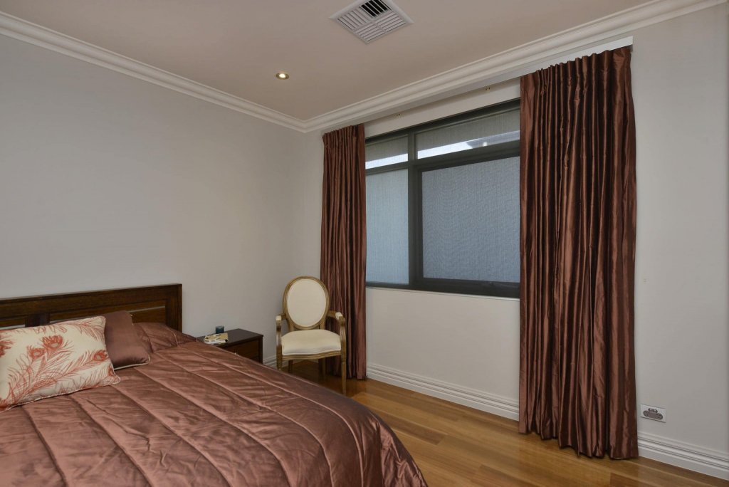 Stan Bond SA - Curtains Adelaide - Image of traditional bedroom and curtains